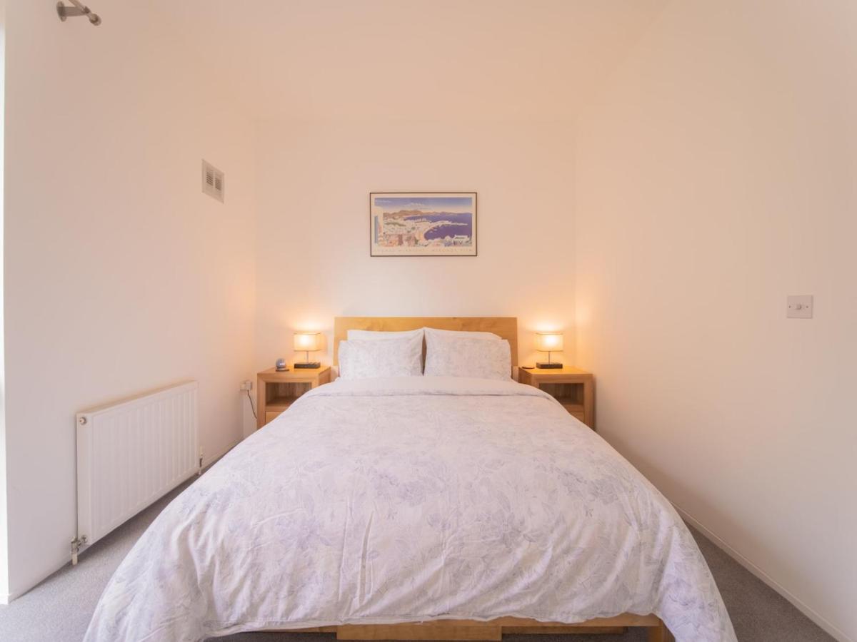 Pass The Keys - Spacious Flat, Royal Docks, * London