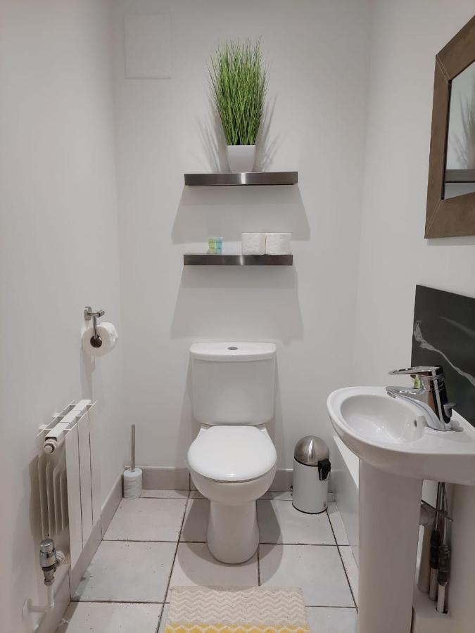 1 Bed Suite, Waterside, Canary Wharf * London