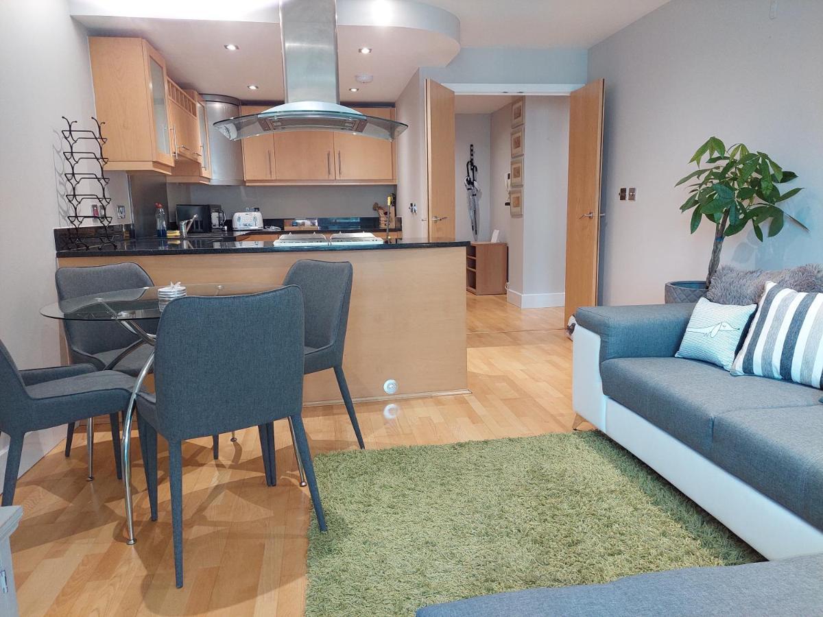 1 Bed Suite, Waterside, Canary Wharf * London