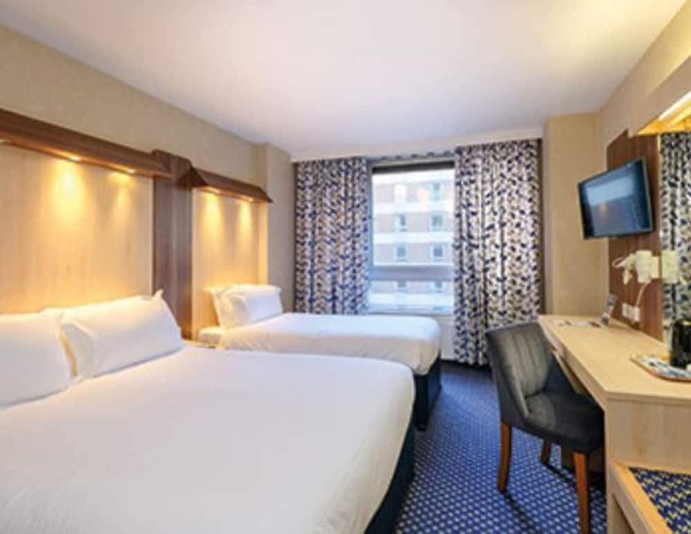 Sleeper At Royal National 4* Londra