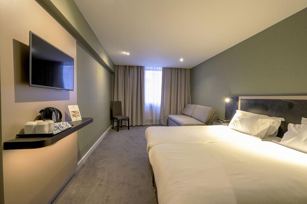 Sleeper At Royal National Hotell