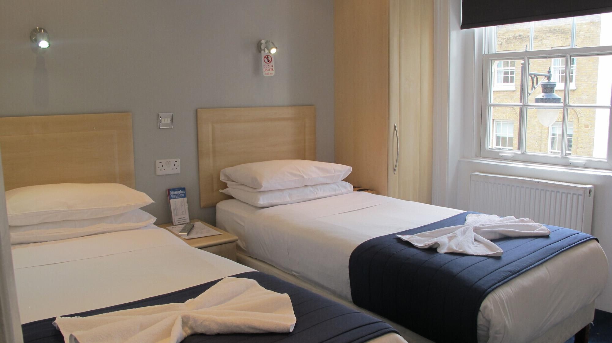 Alhambra Hotel 2*
