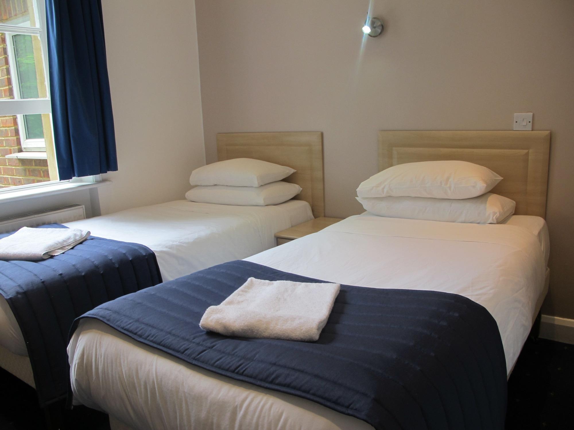 Alhambra Hotel 2*