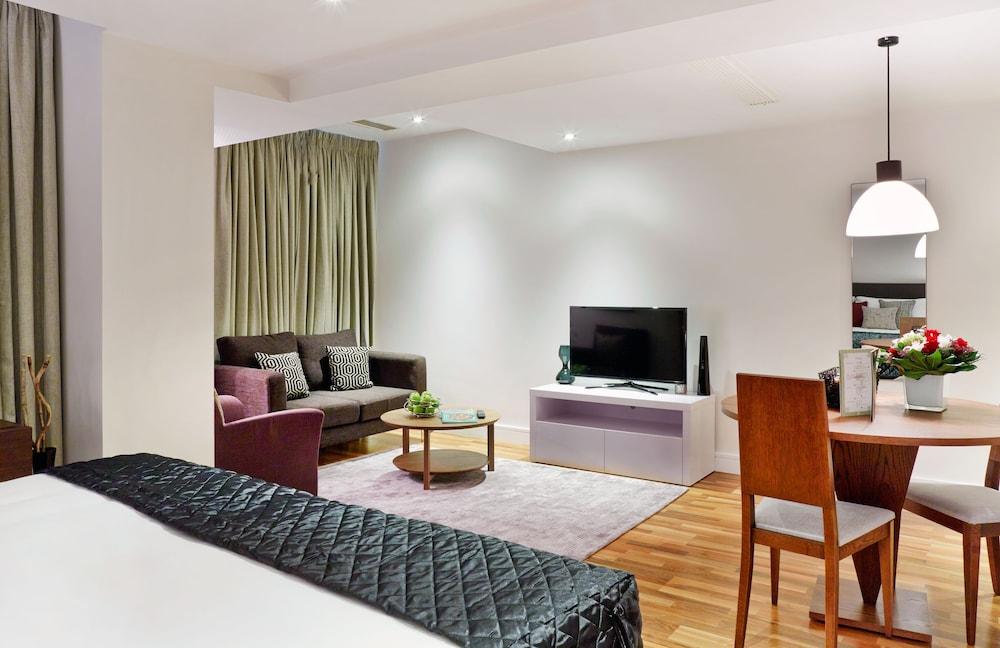 Aparthotel Cheval Harrington Court At South Kensington 4*