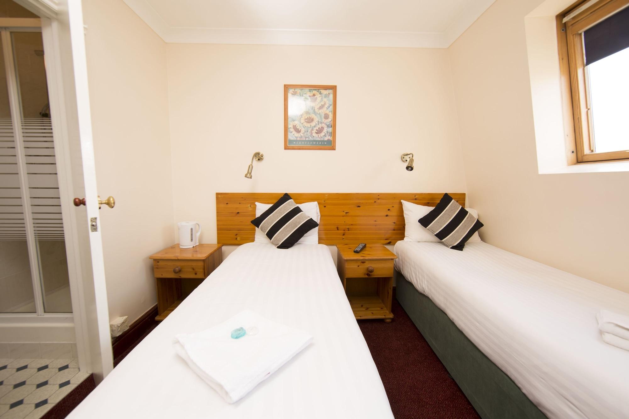 Saba Hotel 3*