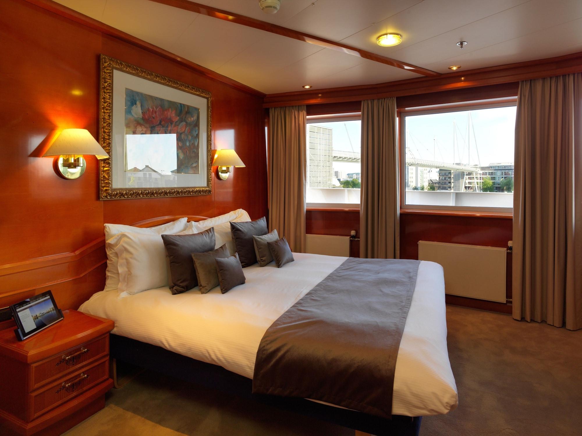 Sunborn Yacht Hotell London