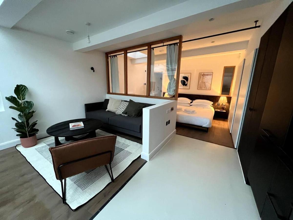 Design Led 1 Bed In Cosmopolitan Queens Park Leilighet *
