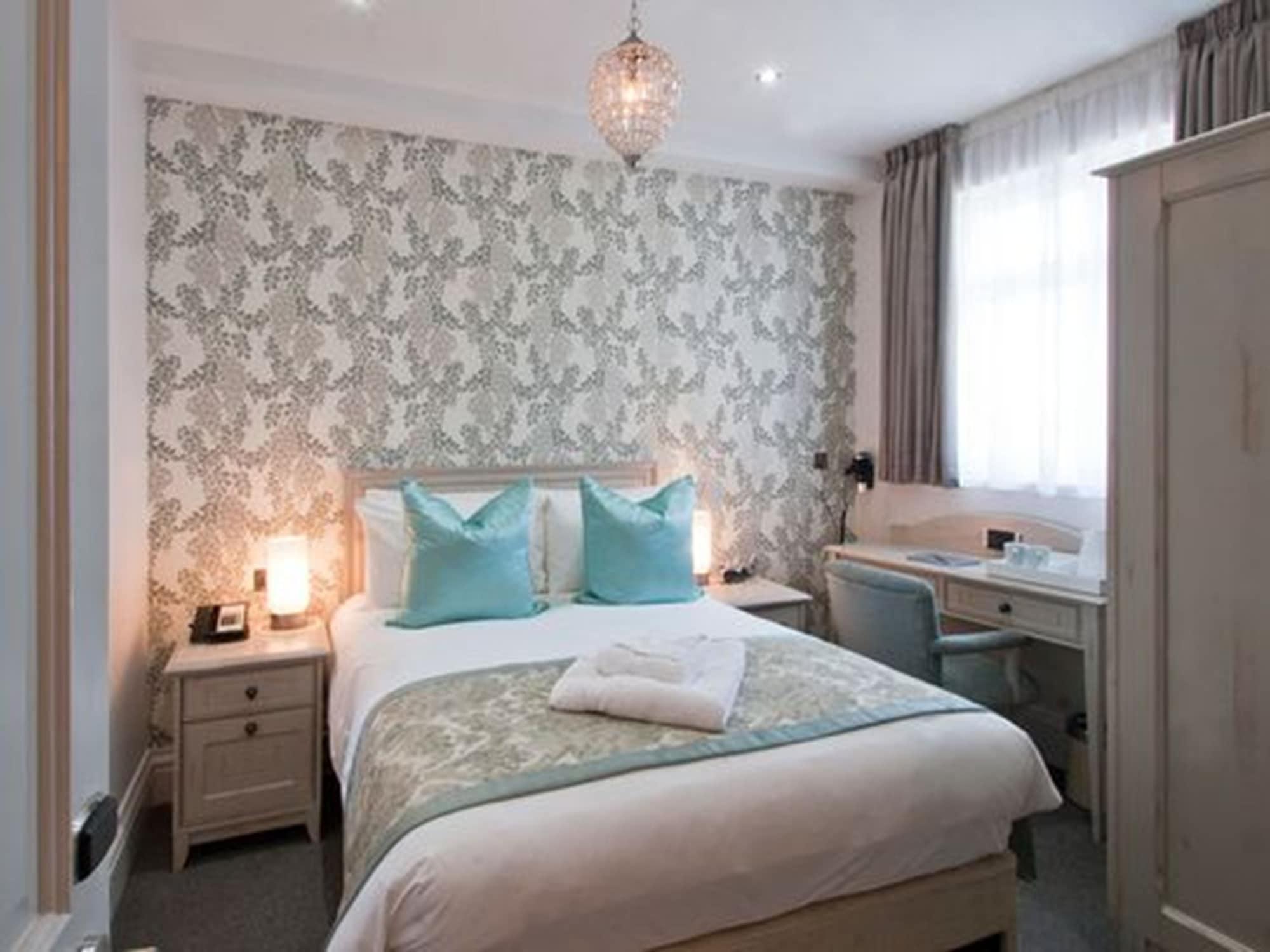 Hotel W12