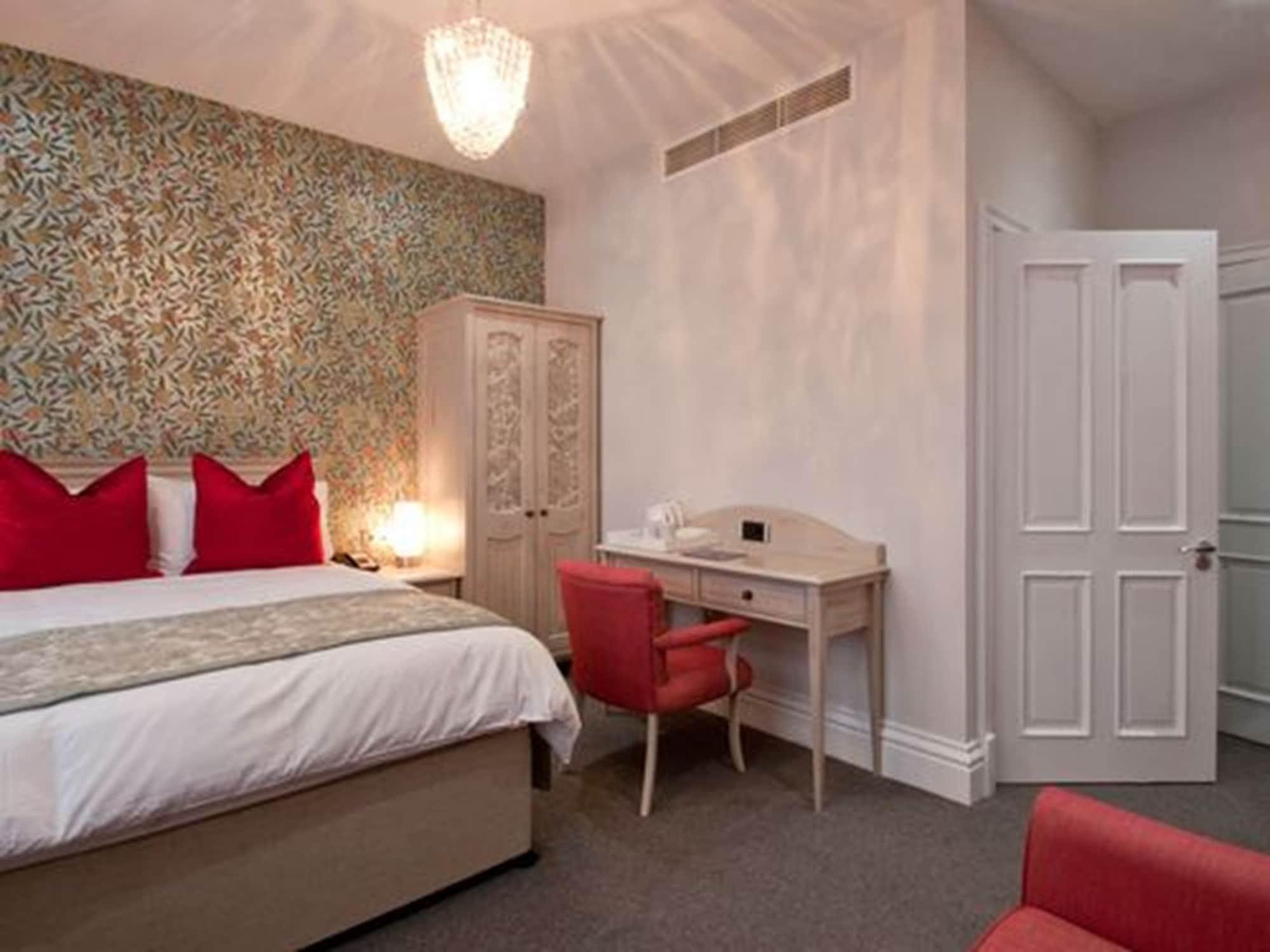 W12 Hotel 4*