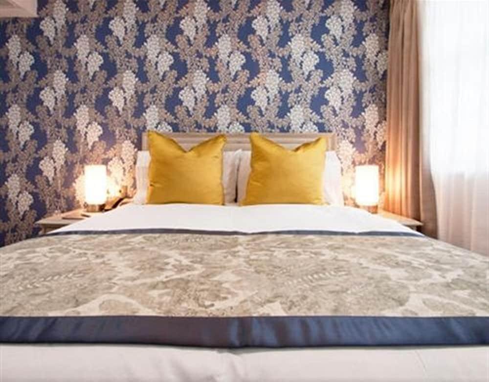 Hotel W12 4*