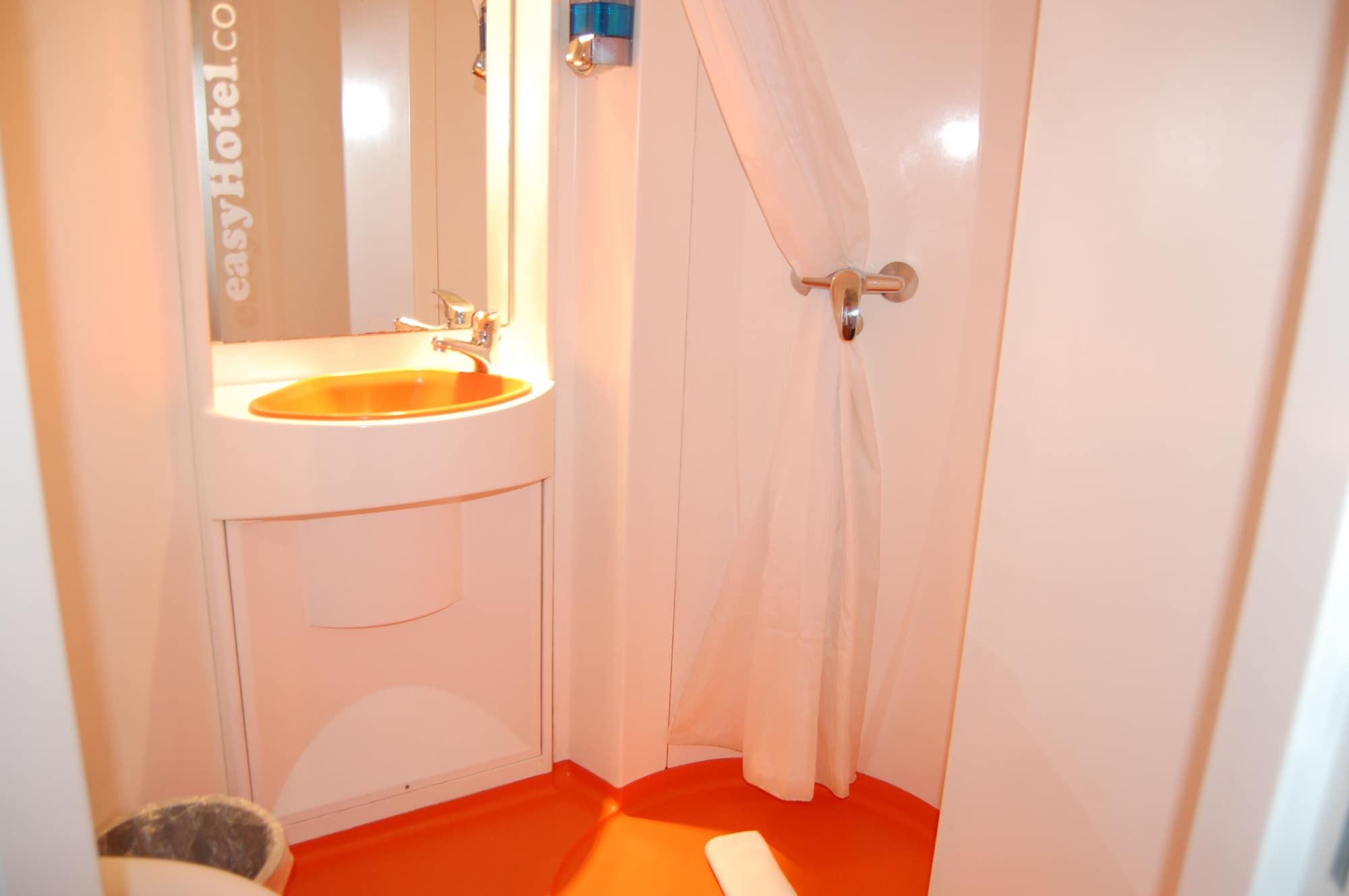 Easyhotel South Kensington 2*