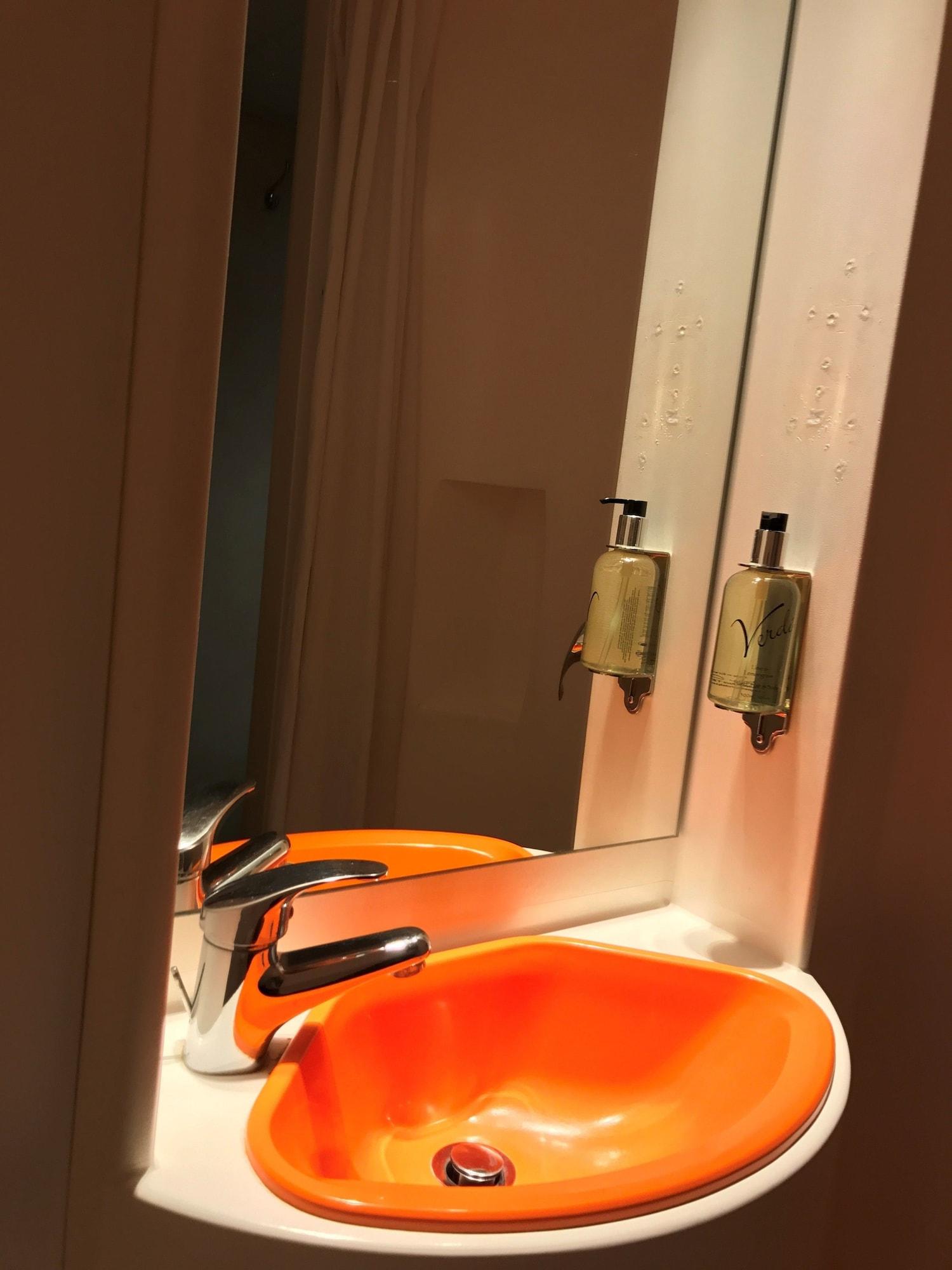 Easyhotel South Kensington Hotel 2*