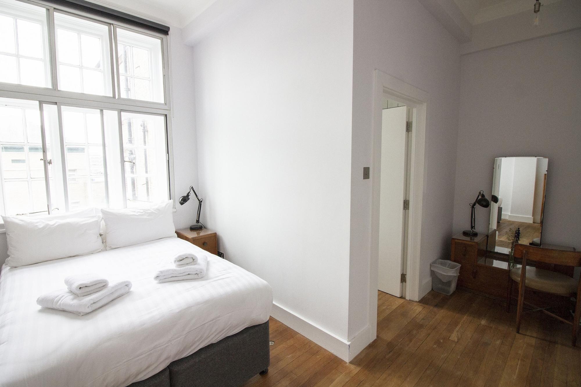 Green Rooms 2* London