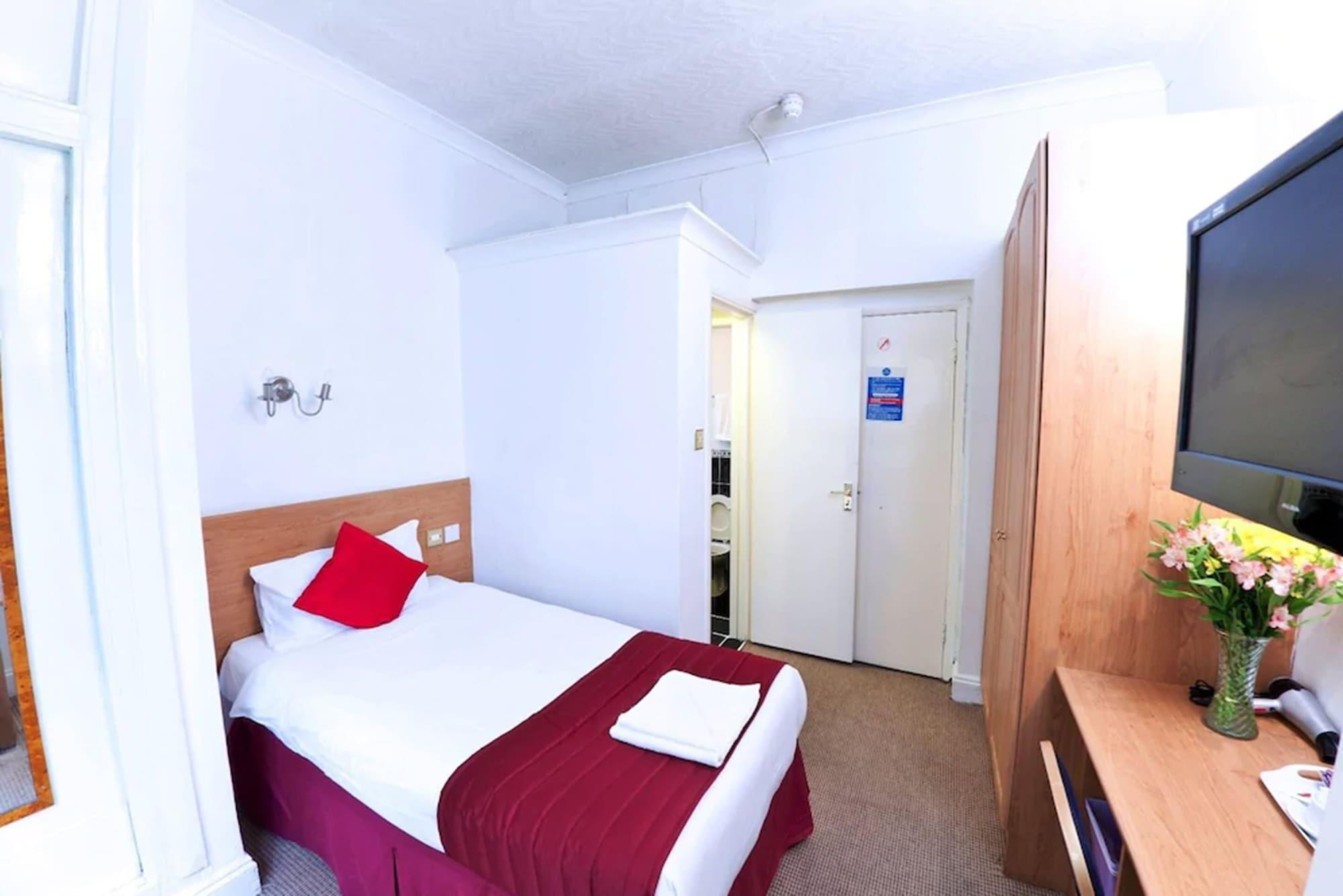 Whiteleaf Hotel 2*