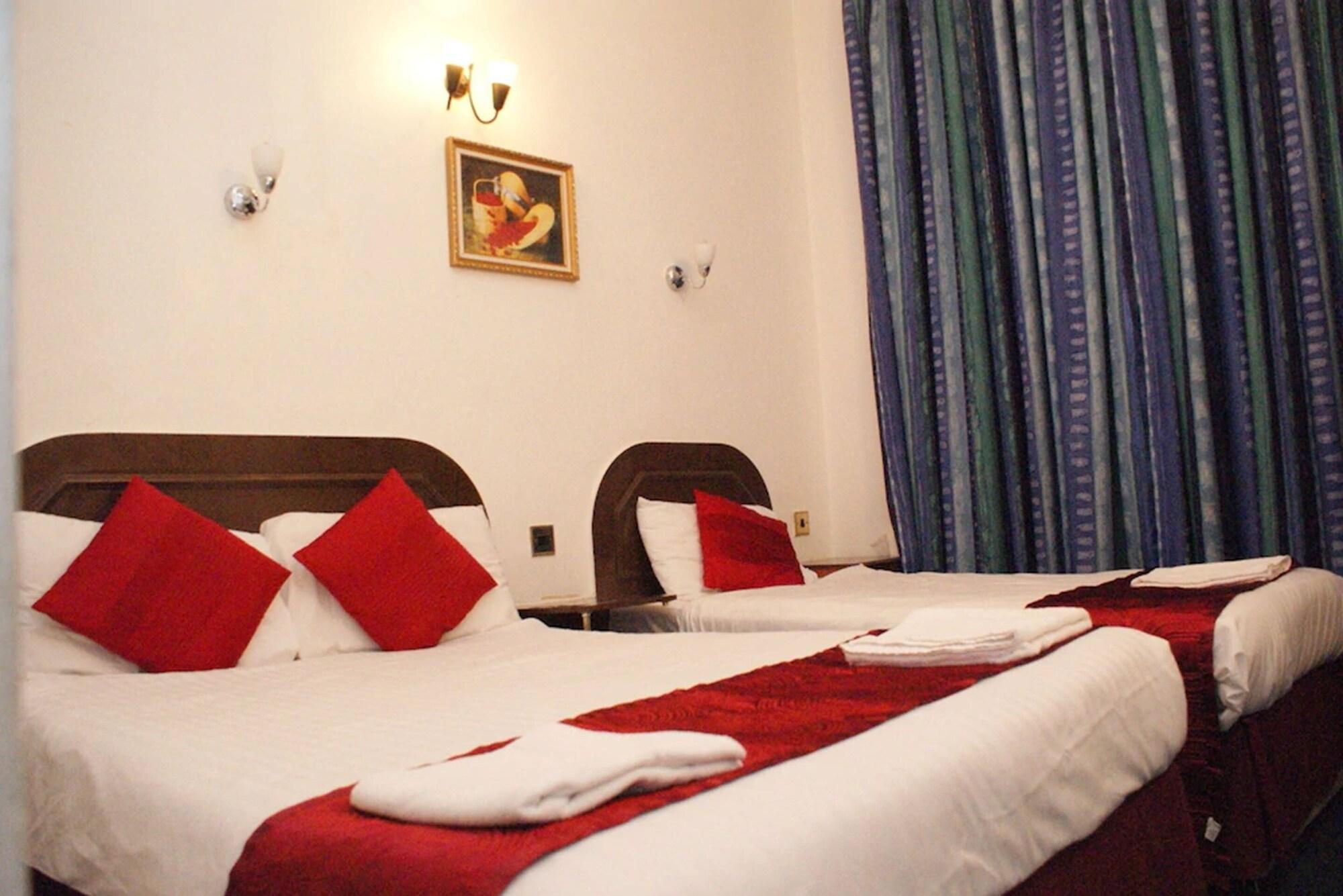 Whiteleaf Hotel 2*