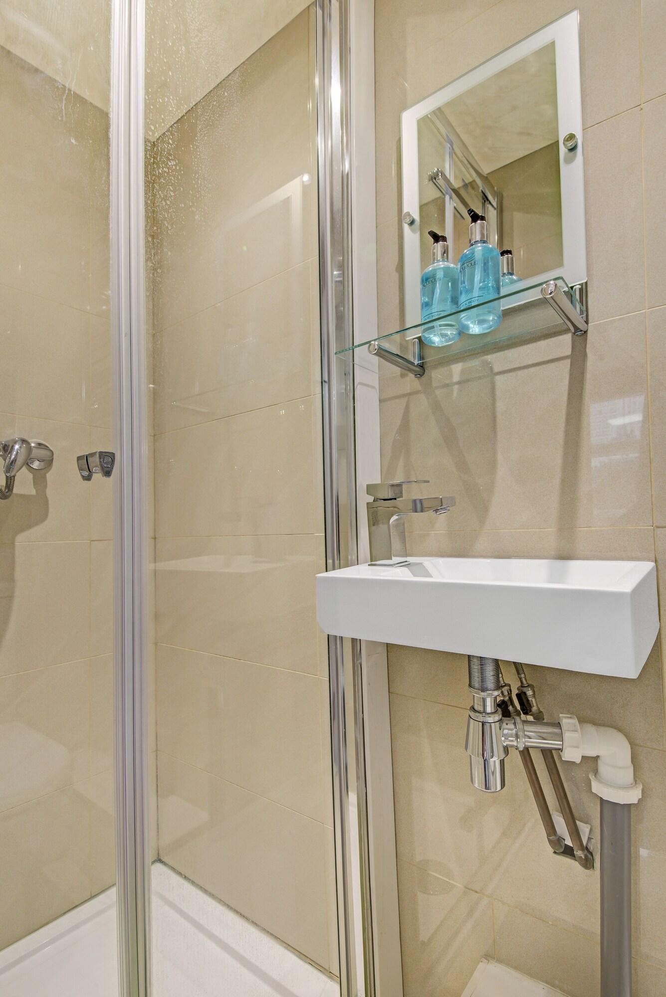 Oyo 24 Sussex, Paddington Hotel London