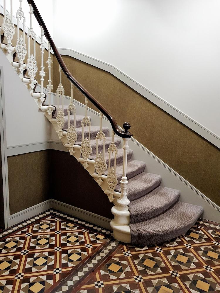 Hotel Mowbray Court London
