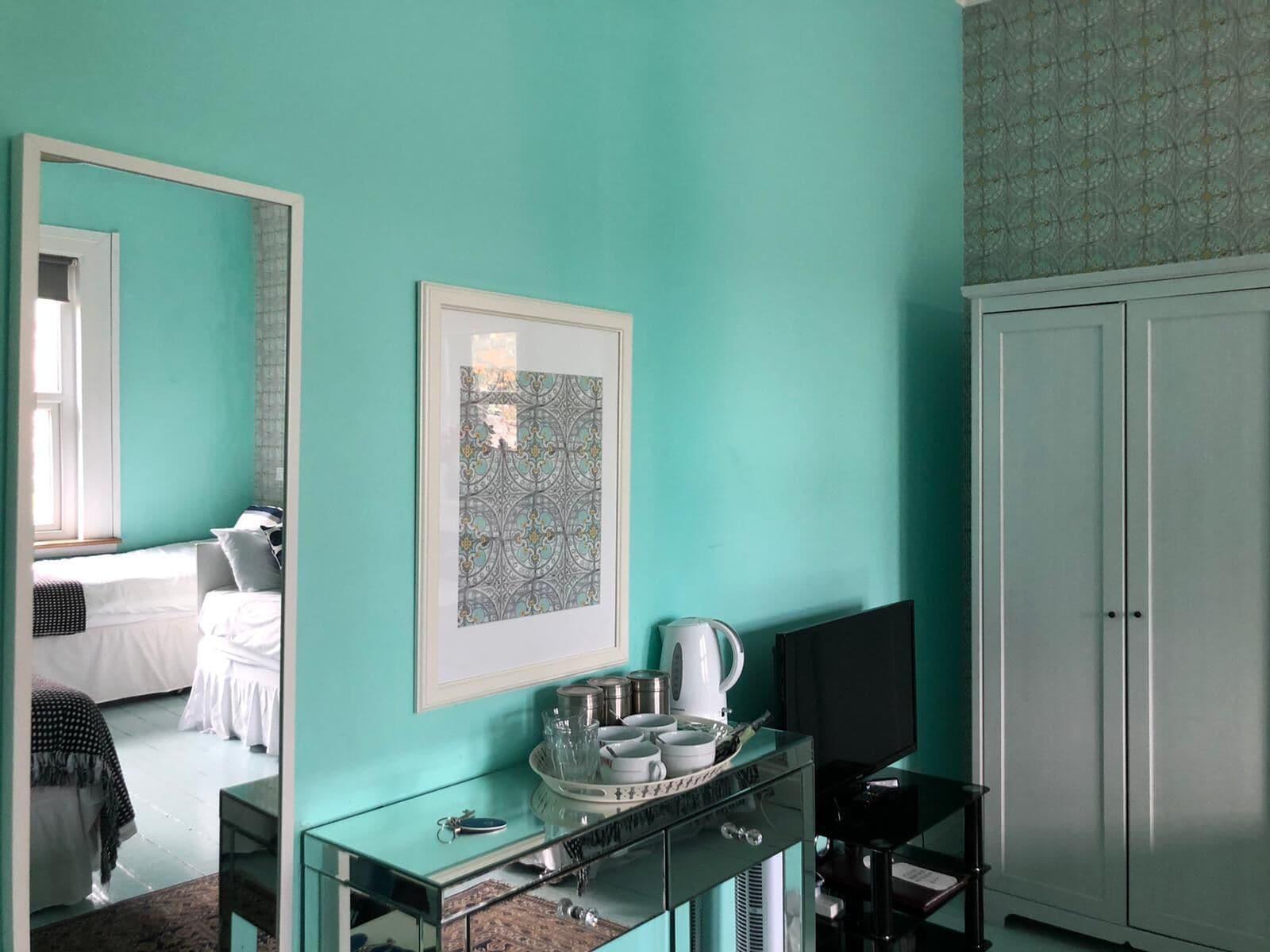 Guest house Caspian London