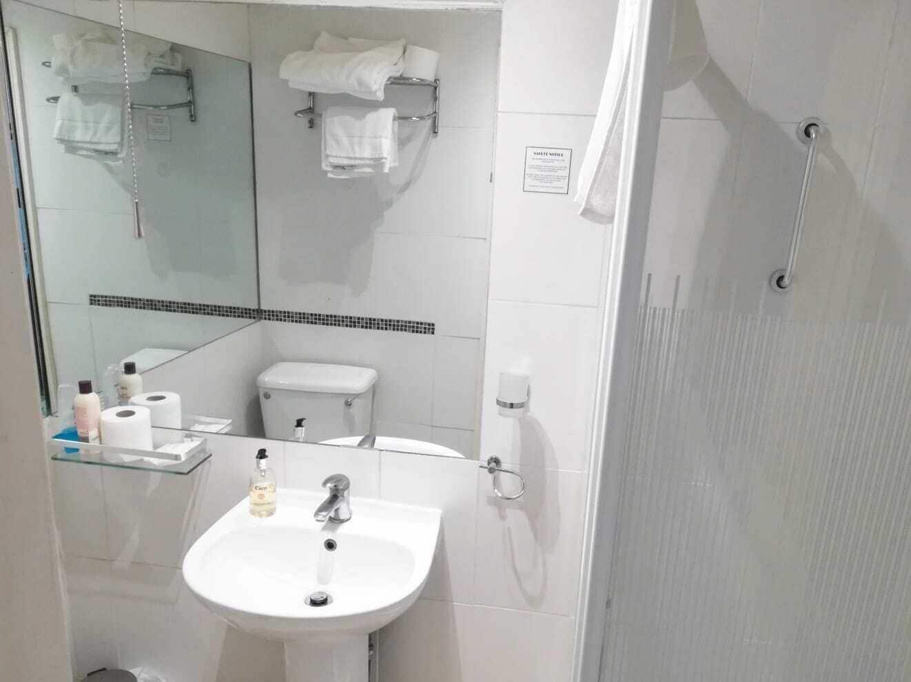Guest house Caspian London