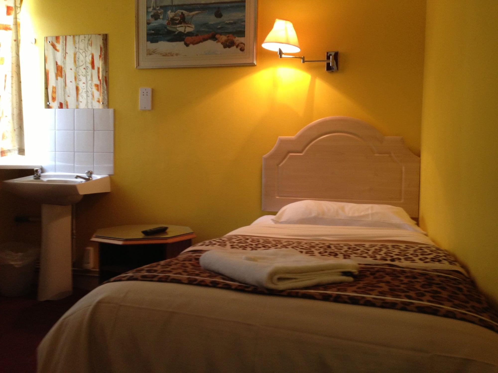 Hotel Acton Town