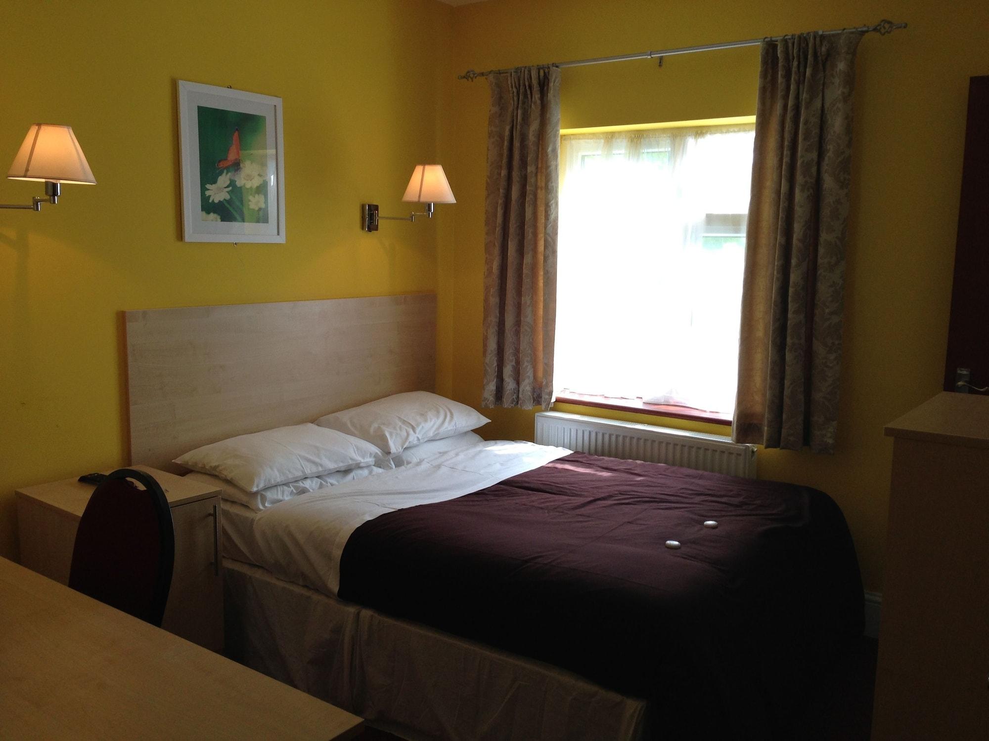 Hotel Acton Town 2*