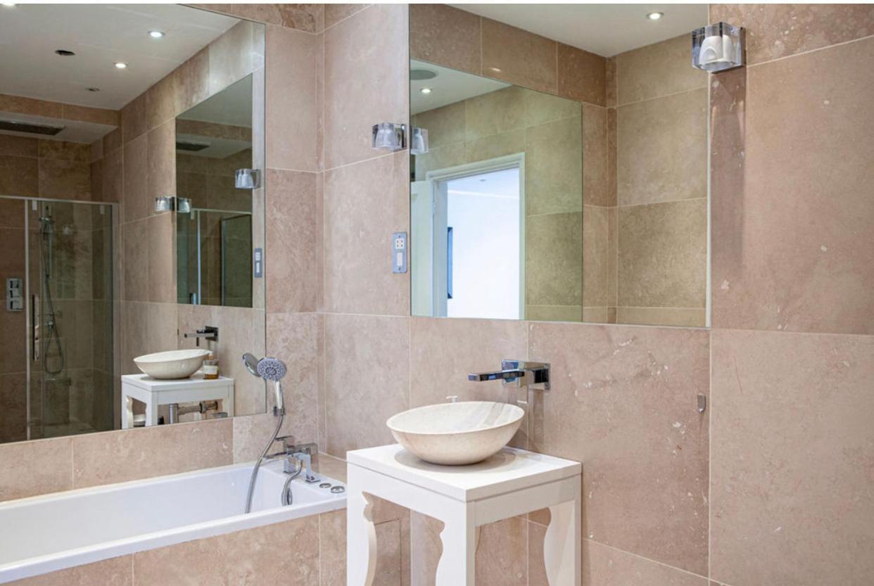 Luxurious In Marylebone, Londra