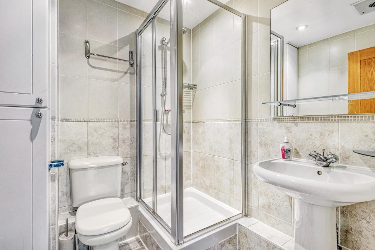 Riverside 2-bedroom Apartment London
