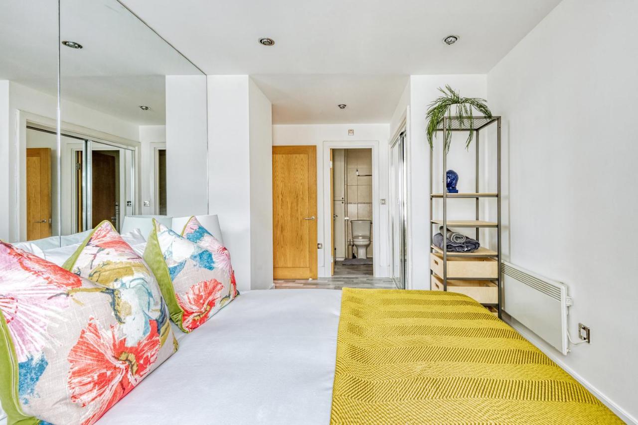 Riverside 2-bedroom Apartment London
