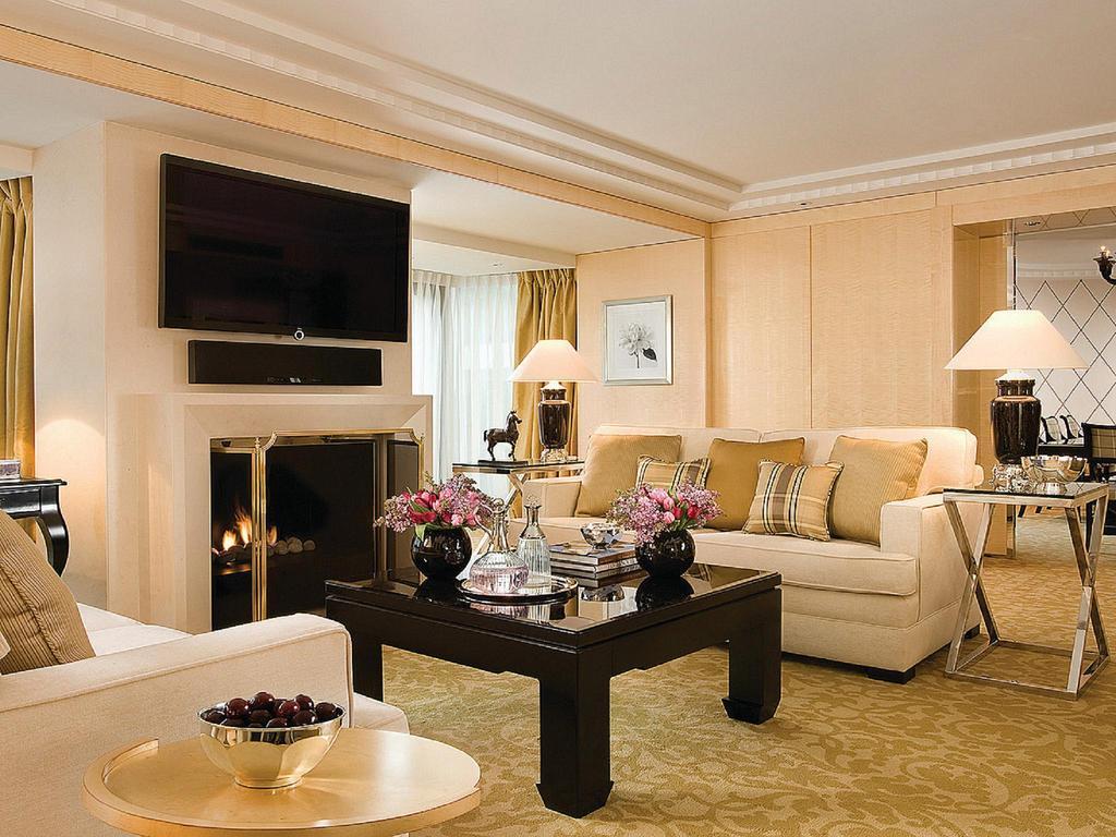Four Seasons At Park Lane Hotel 5*