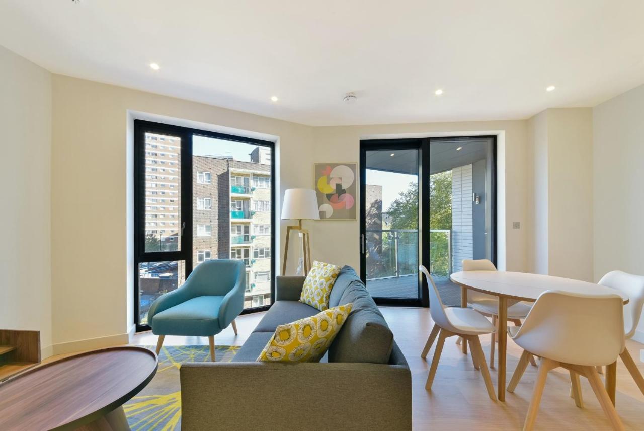 Stunning, Spacious With A Balcony Lägenhet London