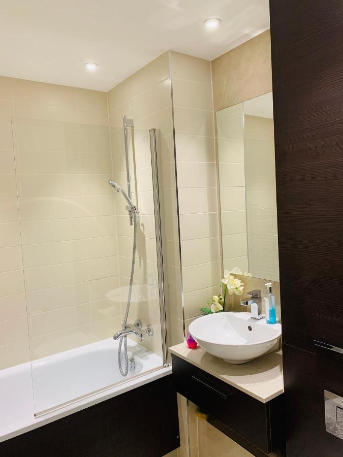Beautiful 2-Bed Apartment In London Apartment *