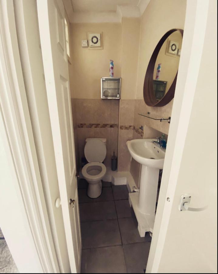 Appartement Complete 1 Bedroom With Wi-fi, Kitchen, Tv In Heart Of Chiswick,