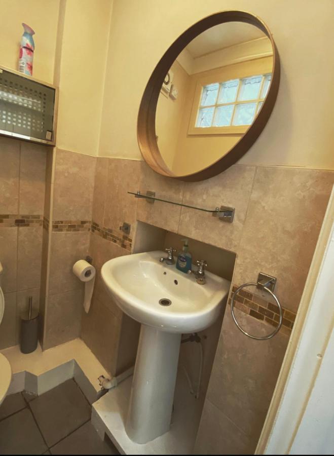 Complete 1 Bedroom With Wi-fi, Kitchen, Tv In Heart Of Chiswick, Appartement Londres