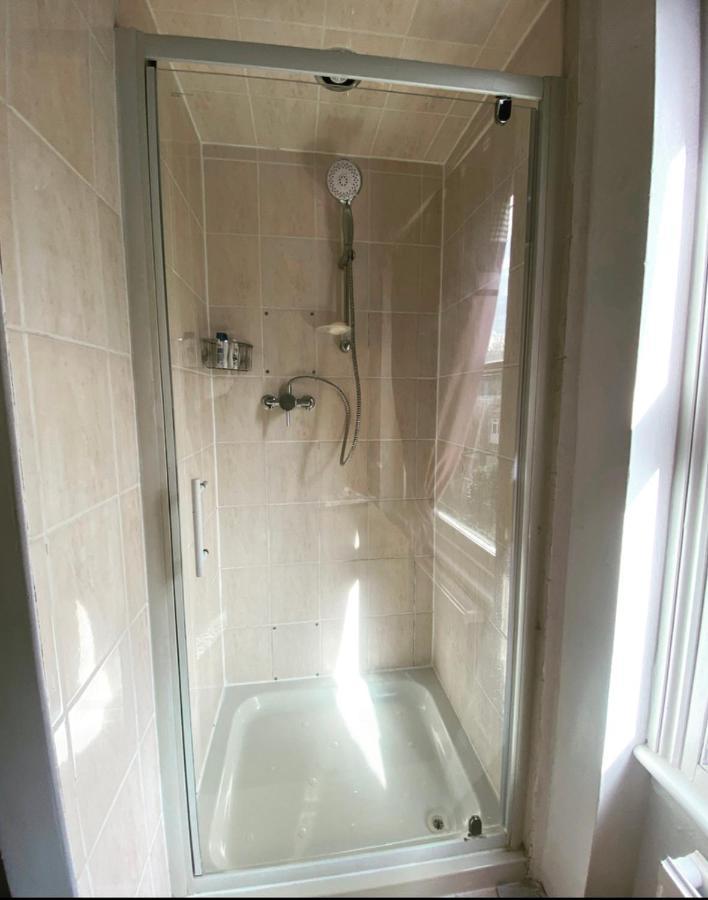 Appartement Complete 1 Bedroom With Wi-fi, Kitchen, Tv In Heart Of Chiswick, Londres