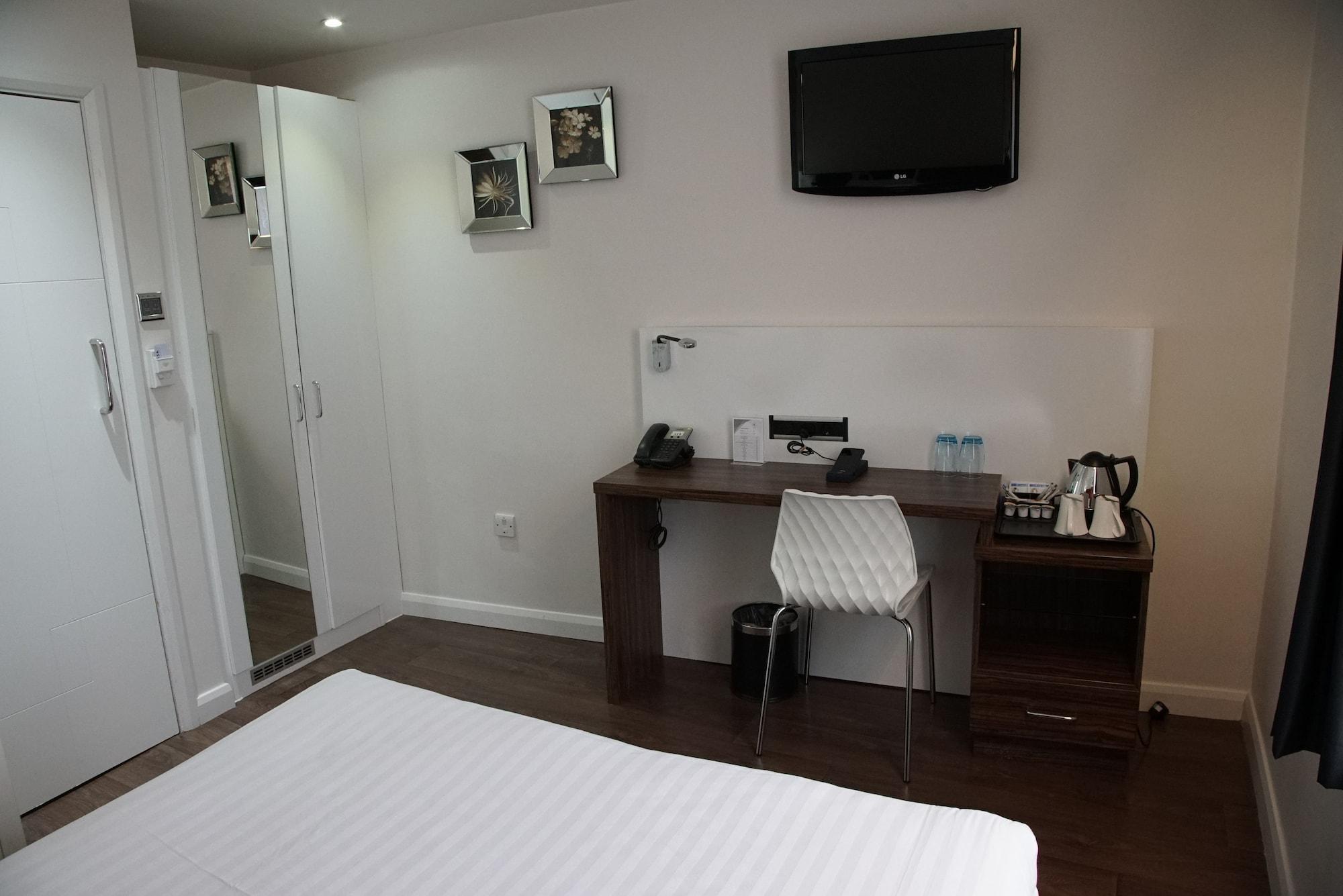 Chiswick Hotel 4*