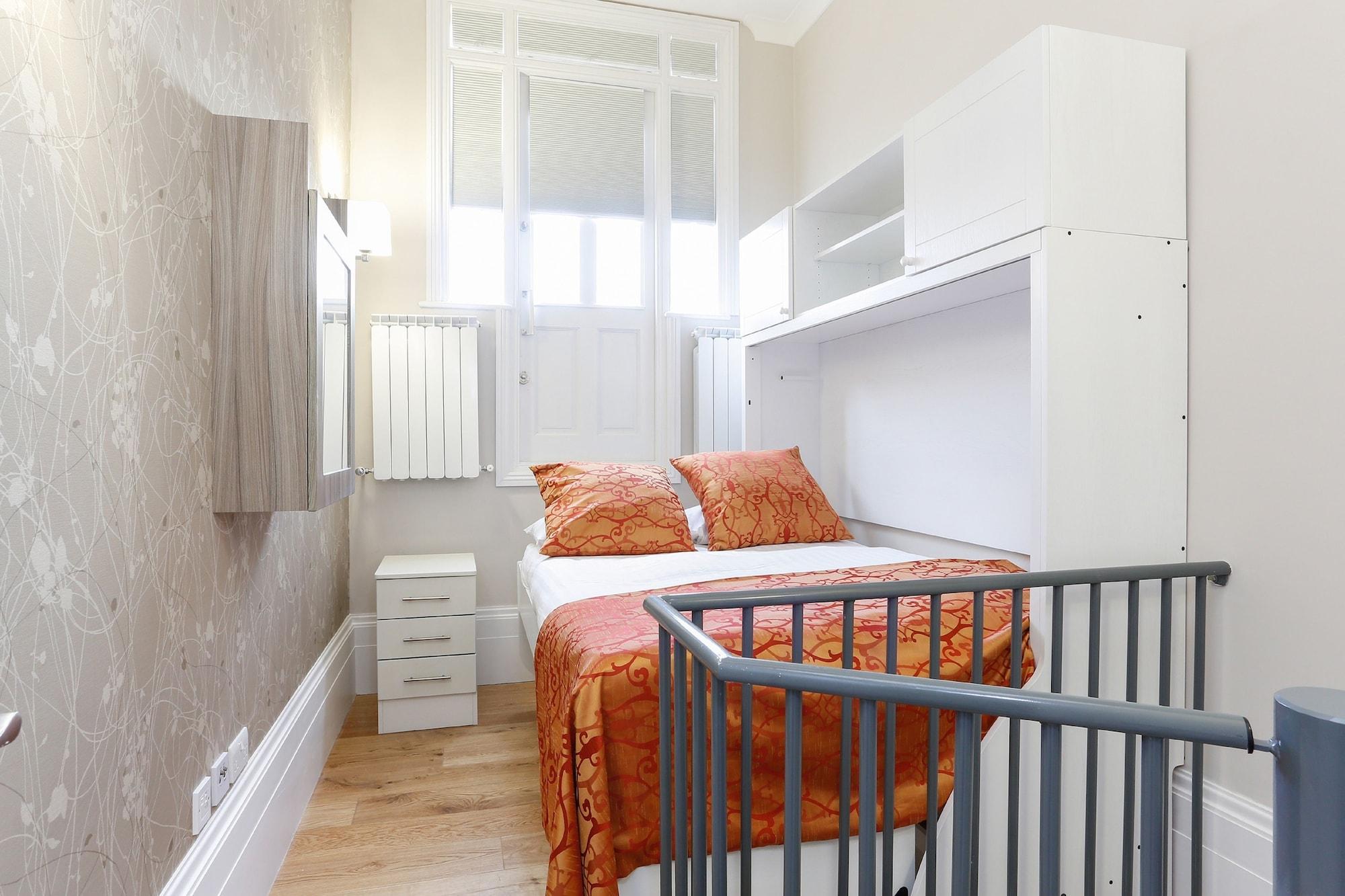 Lancaster Gate Apartment *