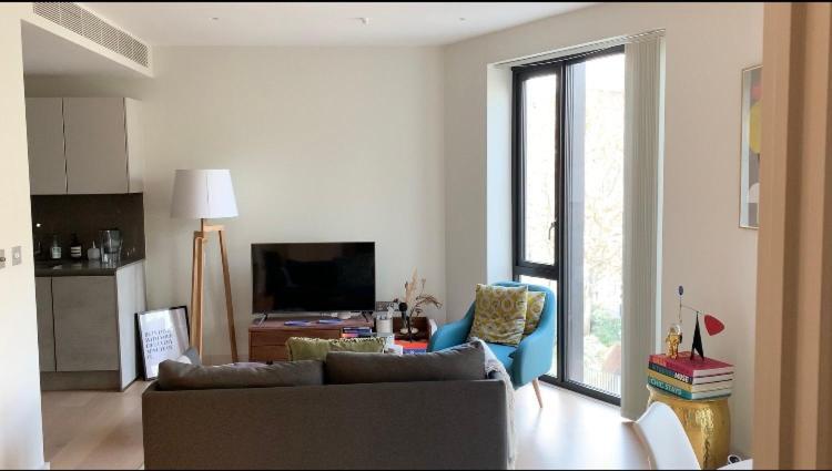 Stunning, Spacious With A Balcony Lägenhet London