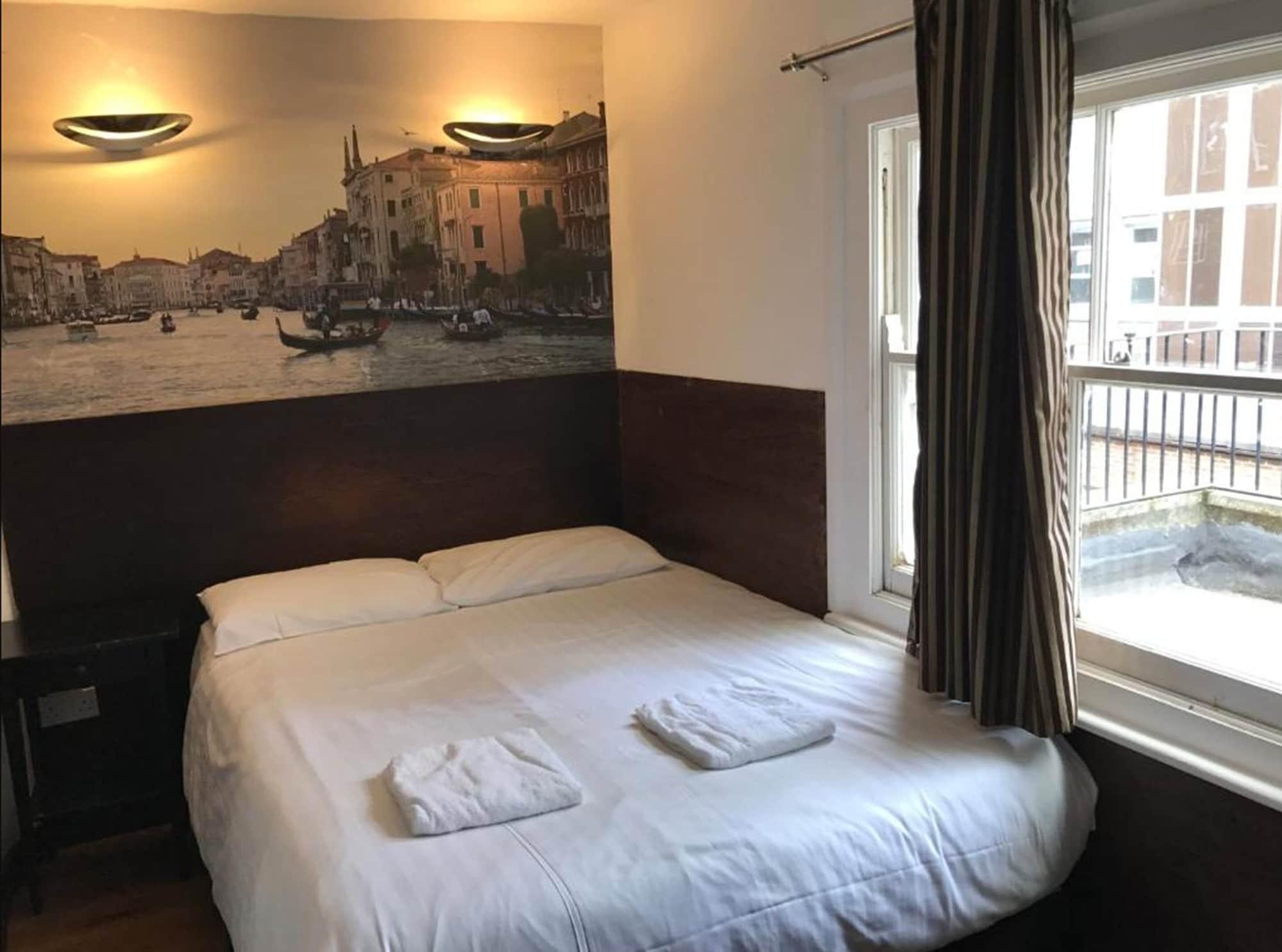 Hotel Exhibition Court 4