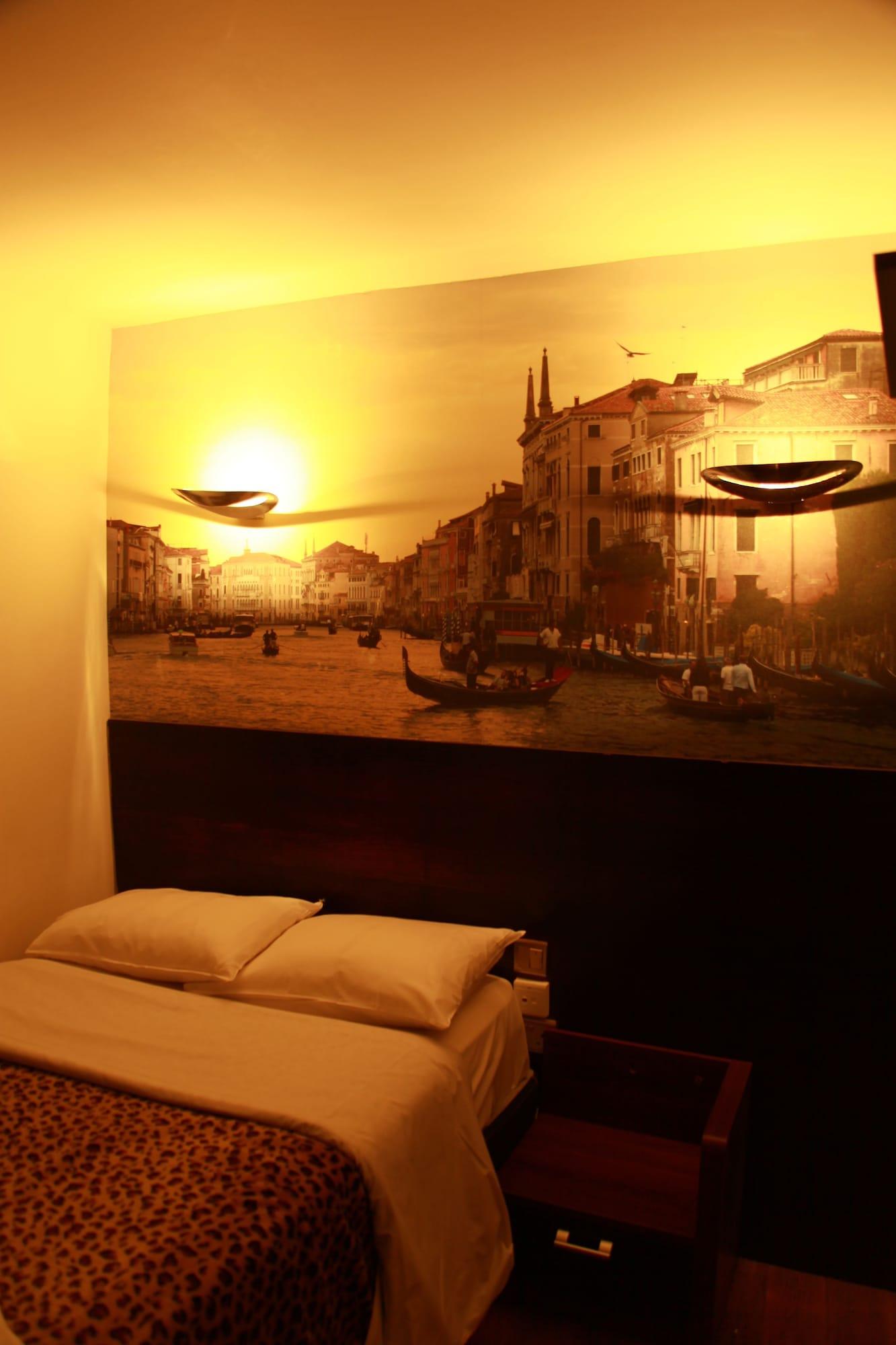 Hotel Exhibition Court 4 2*