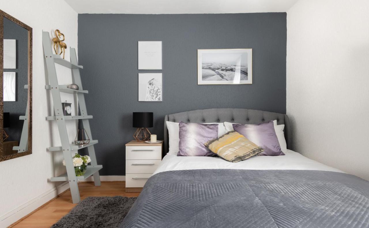 Spacious And Modern 4 Bed Next To Borough Station Apartment *