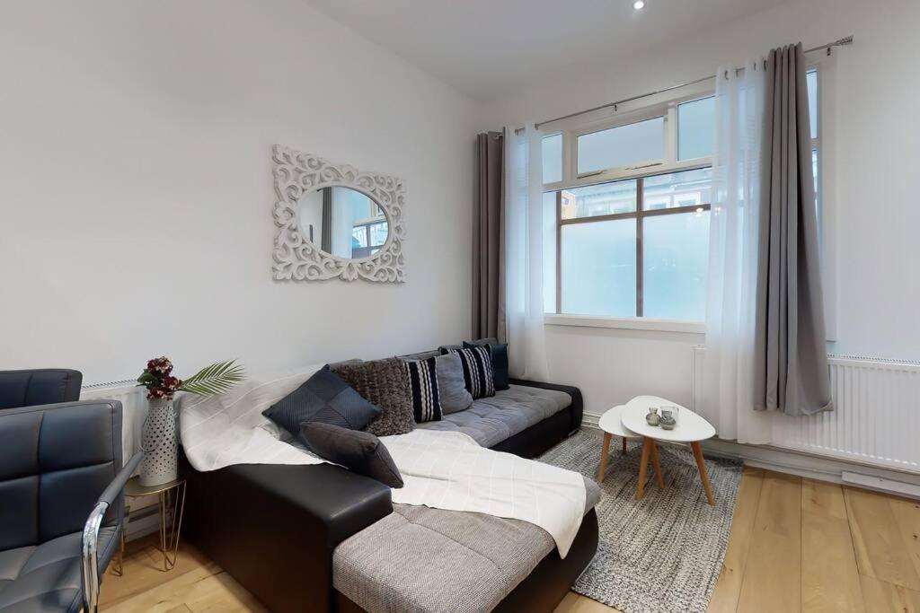 Lovely 2 Bedroom Near Highgate Station Londres