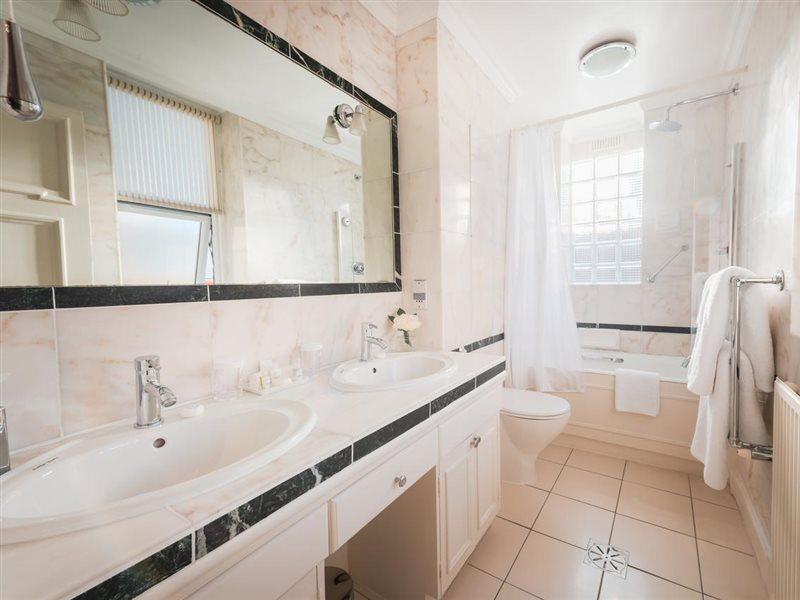 44 Curzon Street By Mansley 4* Londen