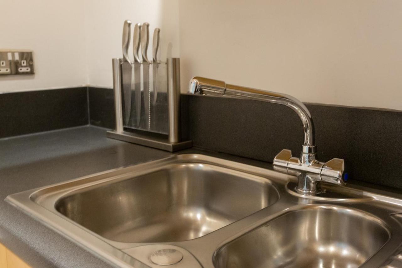 Modern Spacious Close To Station Leilighet *