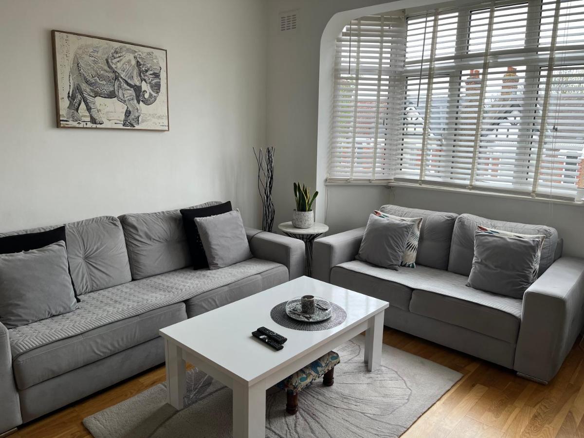 Lovely 2-bedroom In Zone 2 Londen