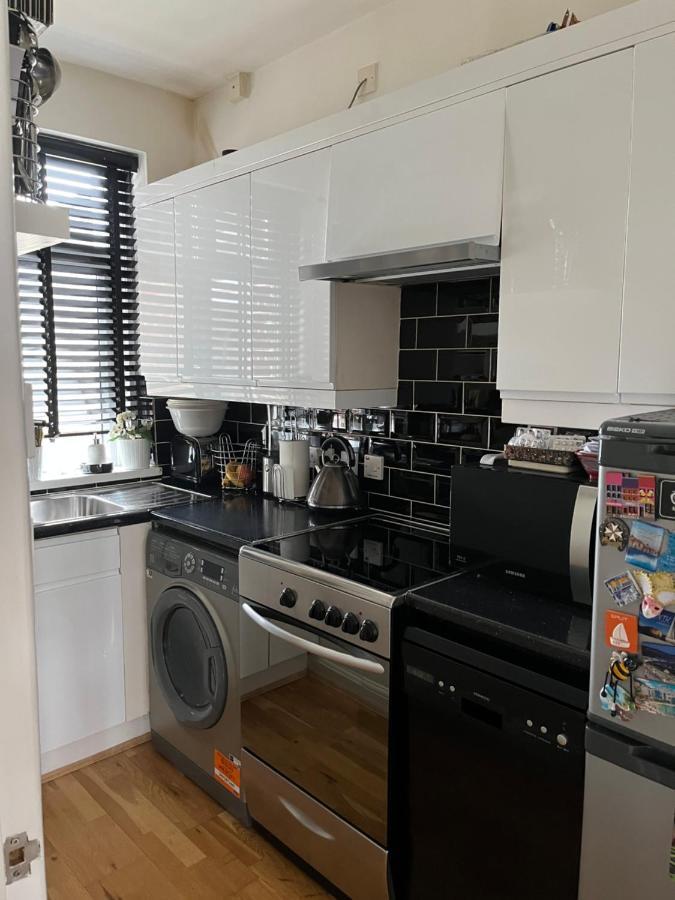 Lovely 2-bedroom In Zone 2 Londen