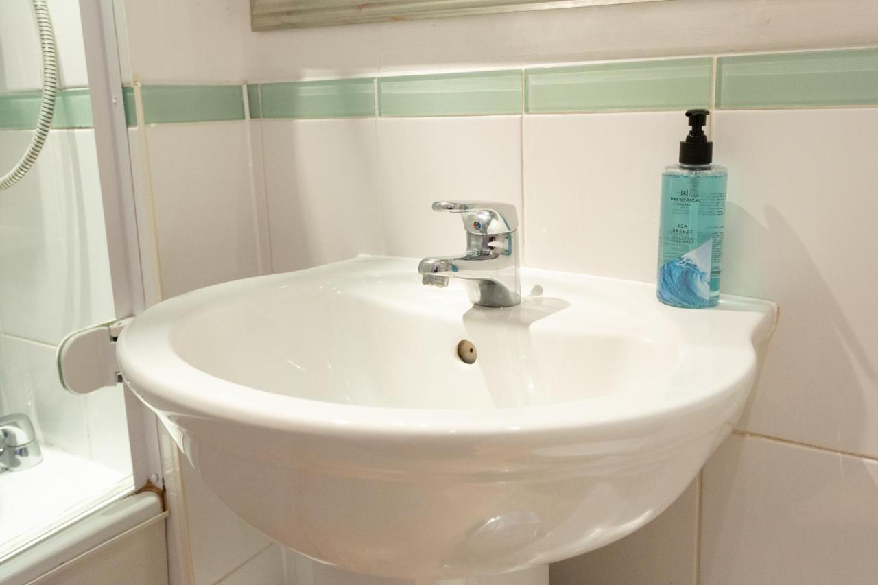 Leilighet Modern Spacious Close To Station London