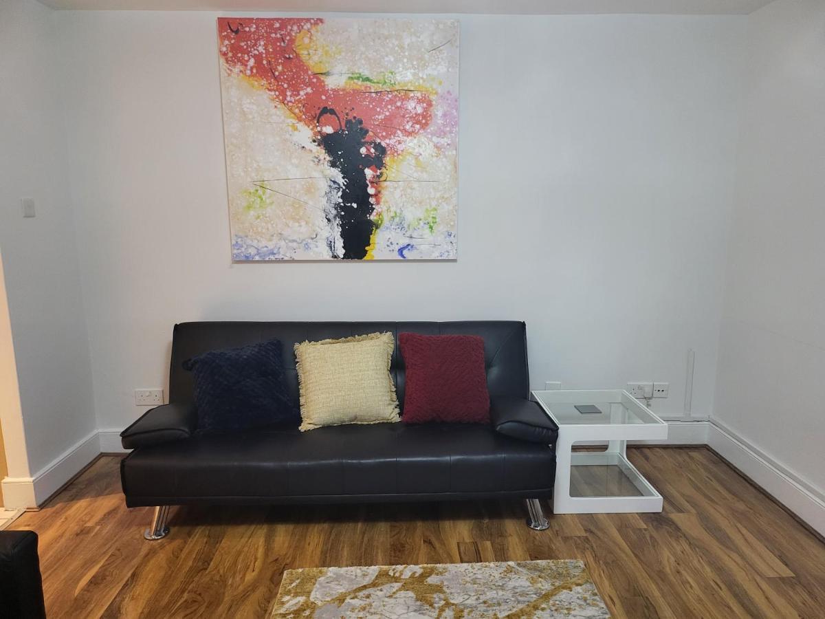 Modern Apartment, Woolwich Apartment *