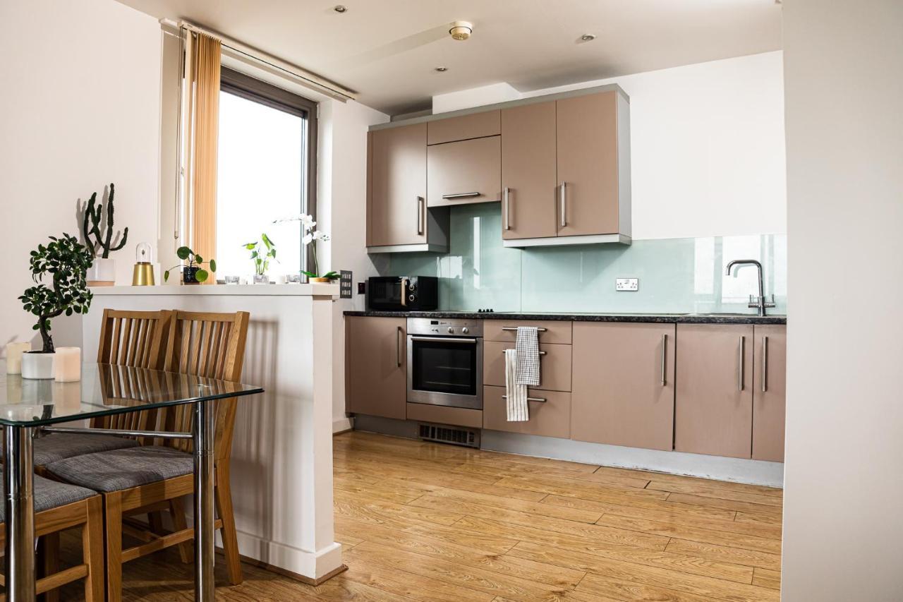 - Shadwell - Wrap Around Balcony W Scenic View Apartment