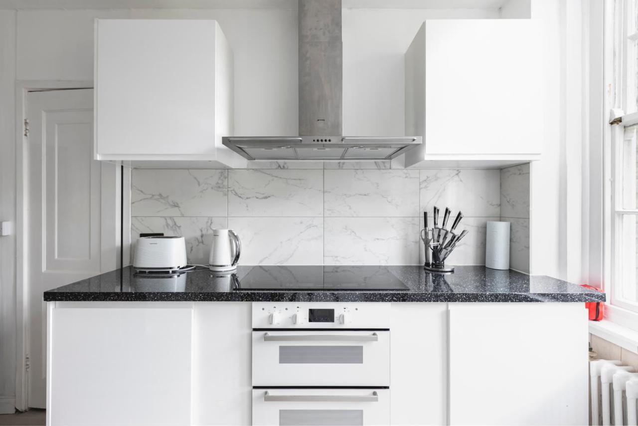 Appartement **authentic & Spacious 5 Bed Apartment/hyde Park** Londres