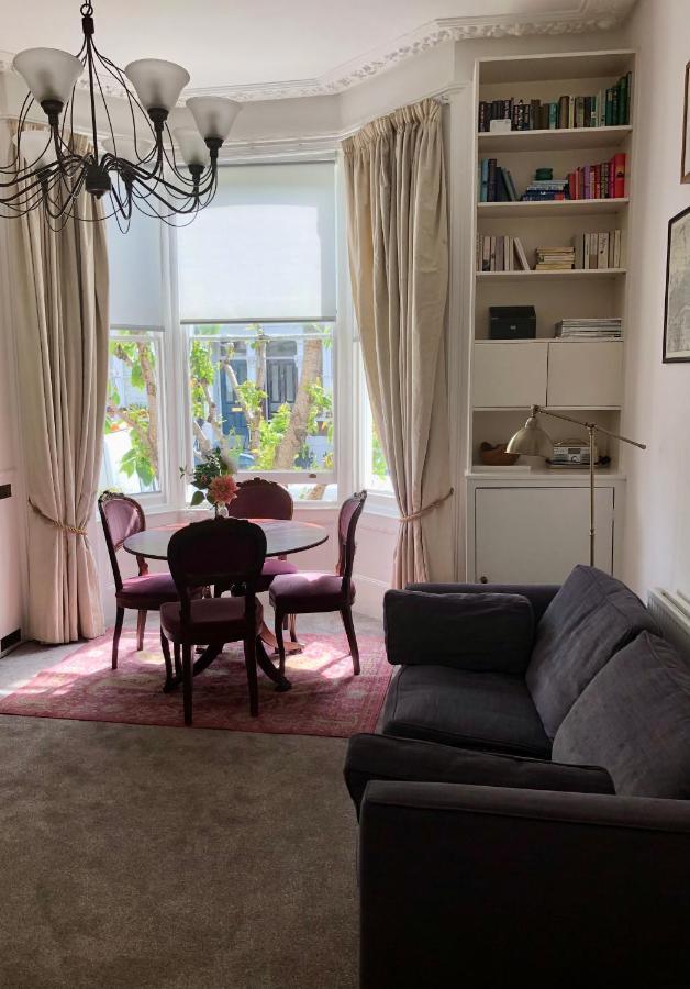 Olympia W14 Two-bedroom Londres